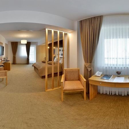 Hotel Condor Tulcsa Kültér fotó
