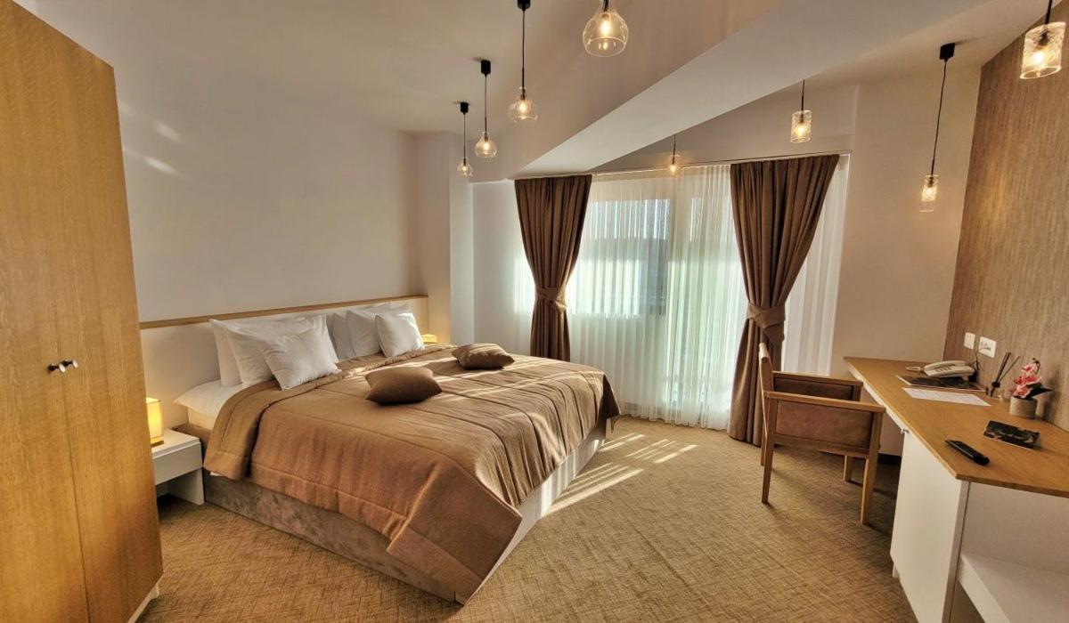 Hotel Condor Tulcsa Kültér fotó