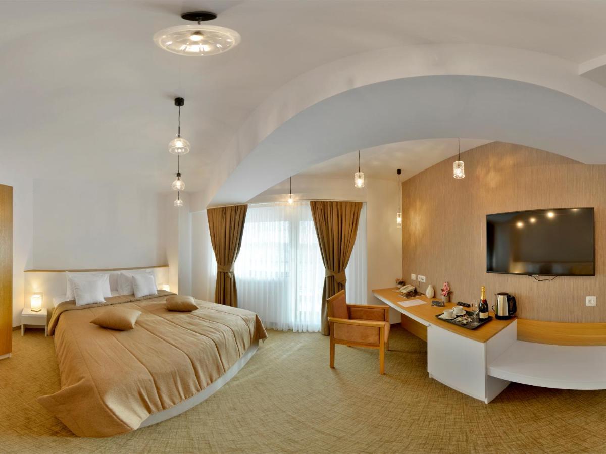 Hotel Condor Tulcsa Kültér fotó