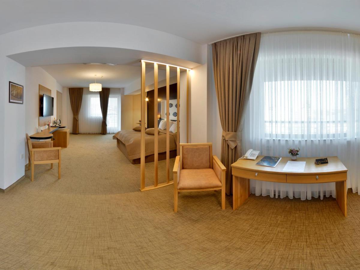Hotel Condor Tulcsa Kültér fotó
