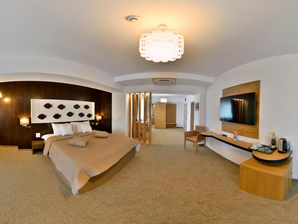 Hotel Condor Tulcsa Kültér fotó