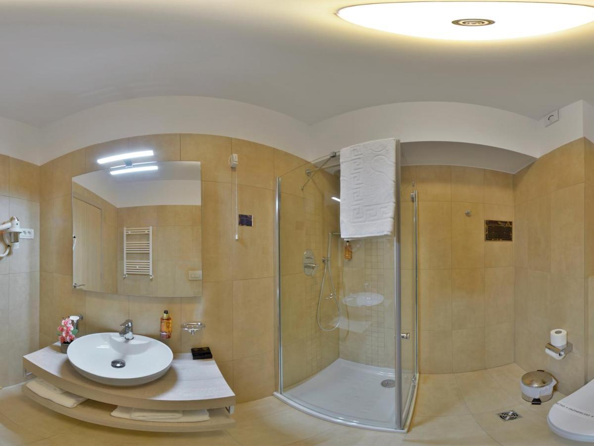 Hotel Condor Tulcsa Kültér fotó