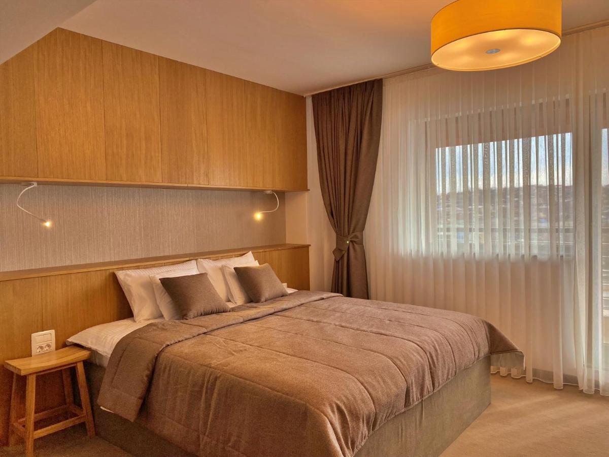 Hotel Condor Tulcsa Kültér fotó