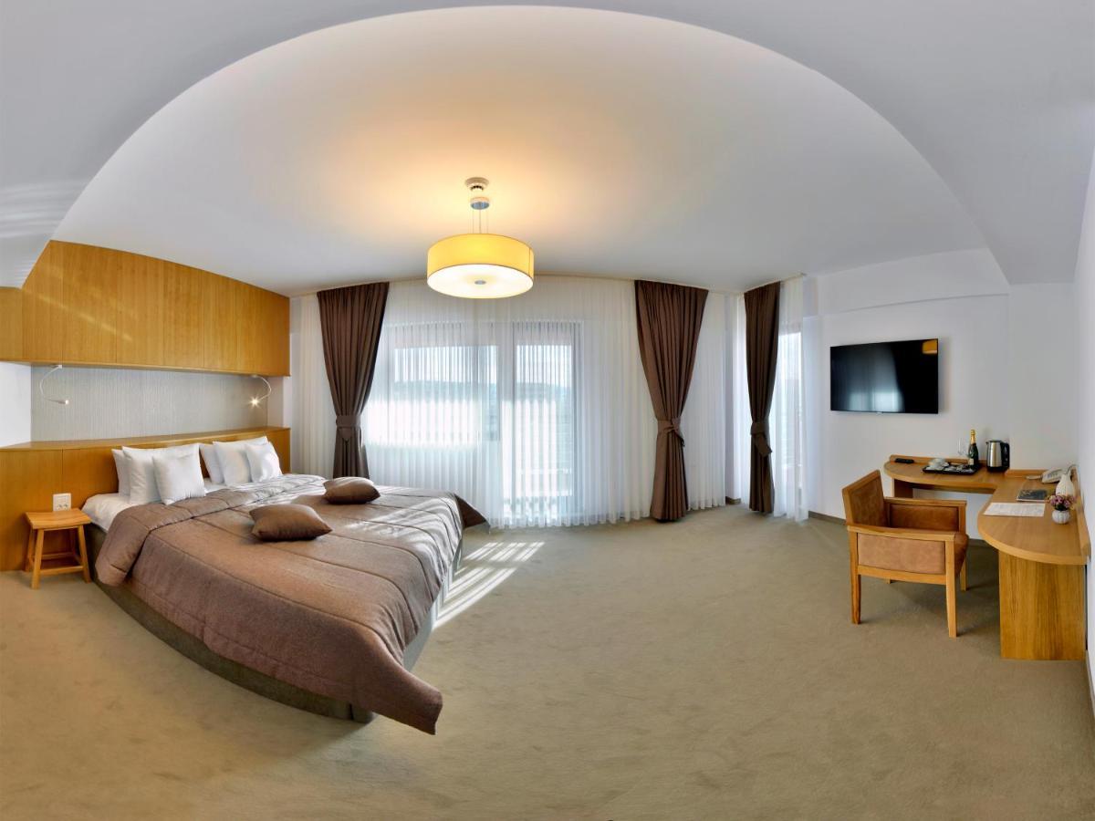 Hotel Condor Tulcsa Kültér fotó